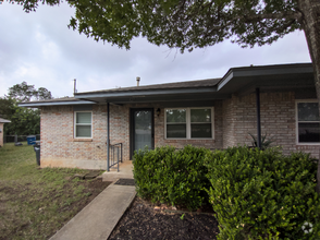Building Photo - 327 Briarwood Dr