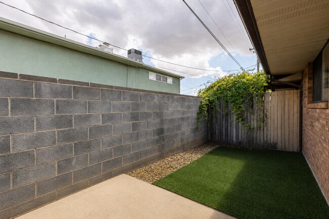 Building Photo - 55 W 400 S