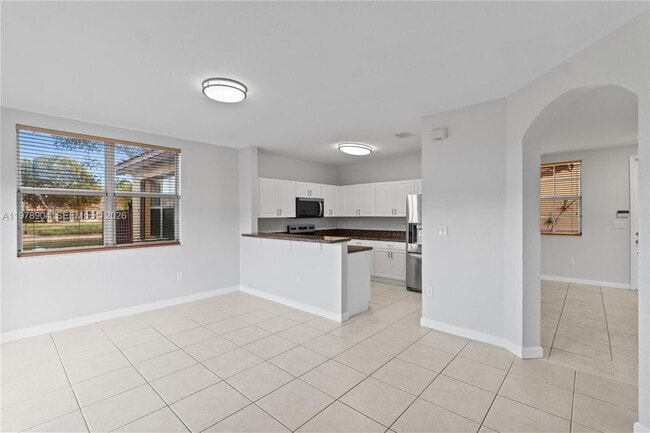 Building Photo - 1655 NE 33rd Rd