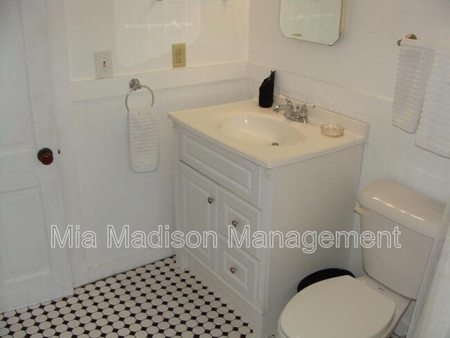 Building Photo - 547 E Macon St