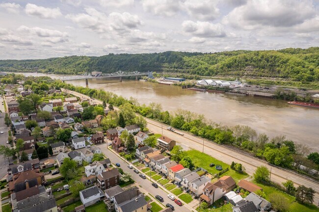 Building Photo - Stunning 2 bedroom home in Ambridge available July 1!