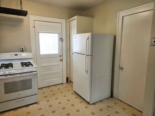 Building Photo - 3150 Phillips Ave