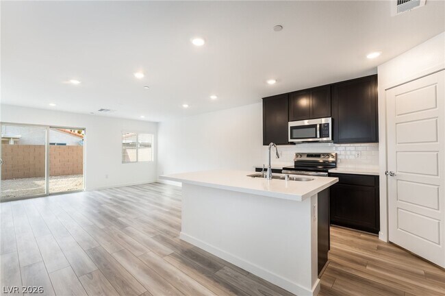 Building Photo - 2112 Abraham Ave