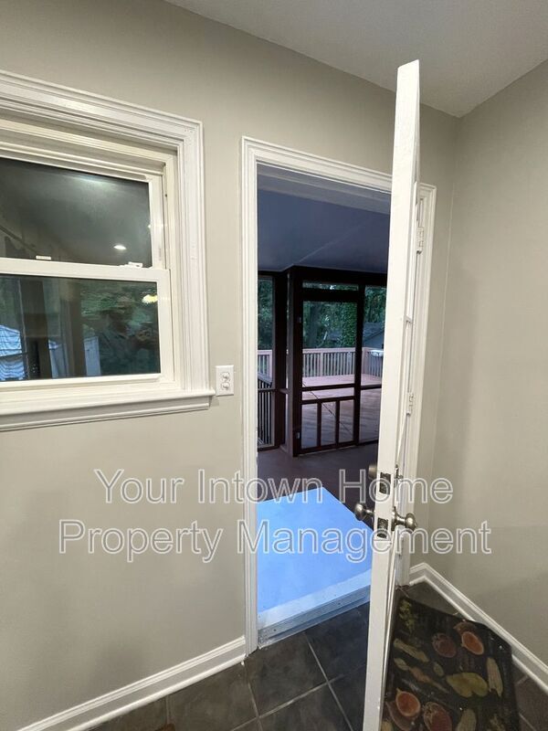 Building Photo - 430 Lynnhaven Dr SW