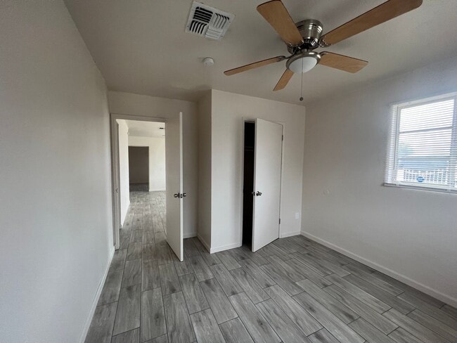 Building Photo - Bright & Comfortable Living in Prime Phoenix Location