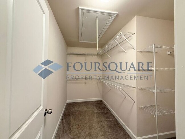Building Photo - Spacious End-Unit Townhome with 2-Car Garage & Private Patio – Near Beaver Creek & Downtown Apex