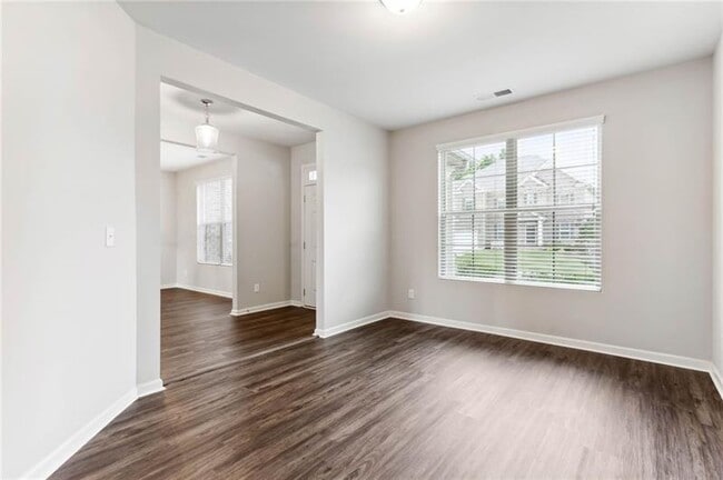 Building Photo - 5530 Mirror Lake Dr