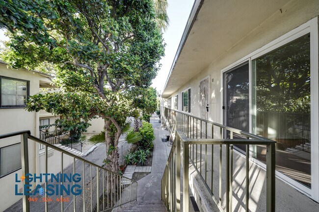 Building Photo - 3737 Inglewood-11D
