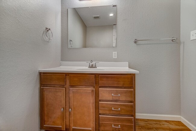 Building Photo - 170 Barracuda St