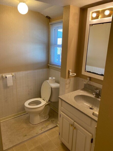 Bathroom - 110 Walnut St