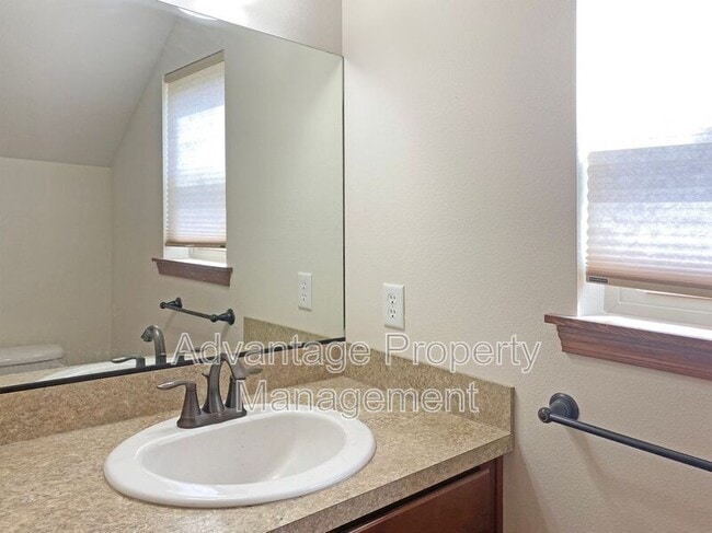 Building Photo - 1645 NW Kings Blvd