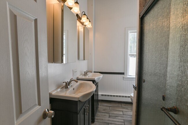 Building Photo - 42 E Locust St