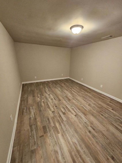 Building Photo - One Bedroom Apt Available For Immediate Oc...