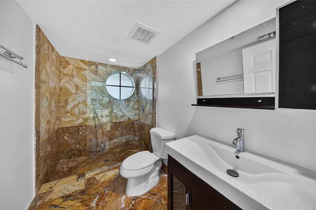 Building Photo - 900 SE 2nd St