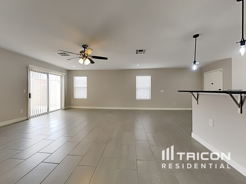 Building Photo - 11514 W Larkspur Rd