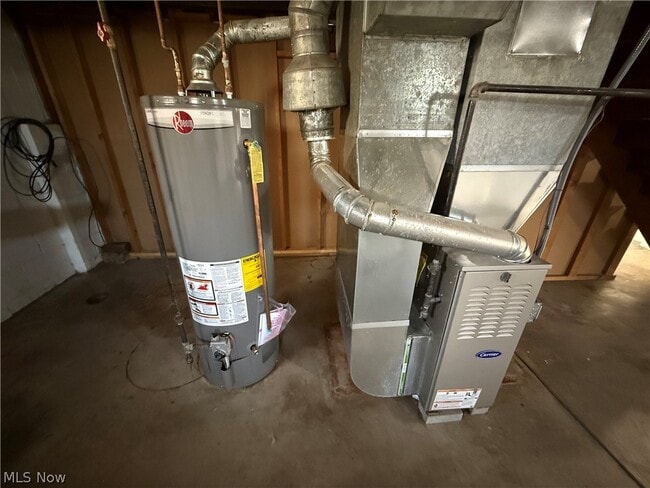 Building Photo - 2024 Delaware Dr SE