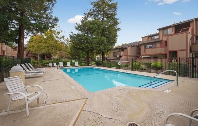 Building Photo - APARTMENT