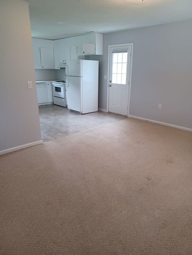 Building Photo - Available NOW 2BD/1BA in Ponderosa Village