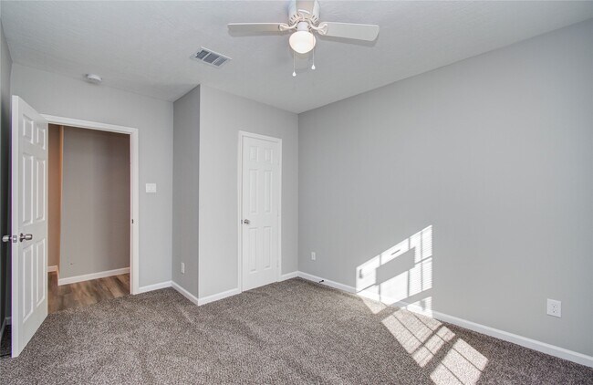 Building Photo - 9414 Lanewood Dr