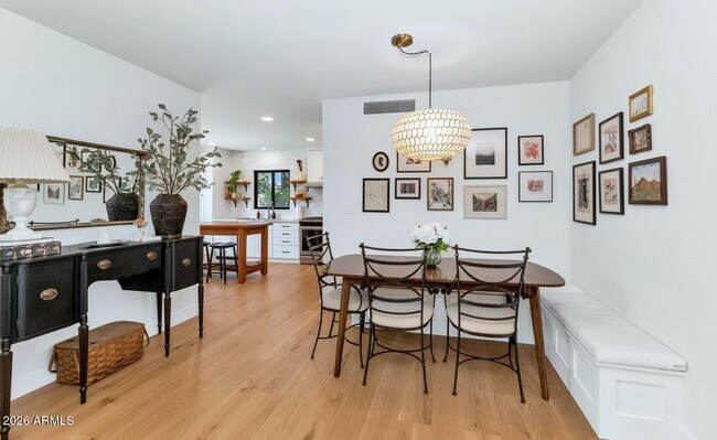 Building Photo - 103 W Palmcroft Dr