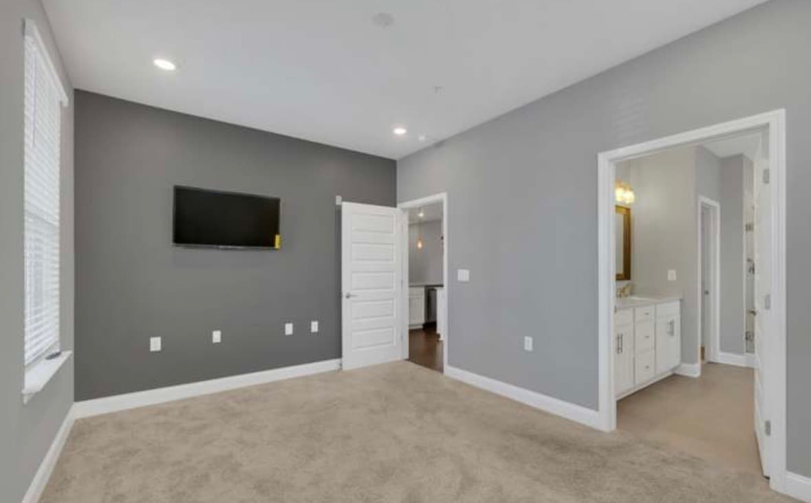 master suite - 1000 Vintage Green Ln