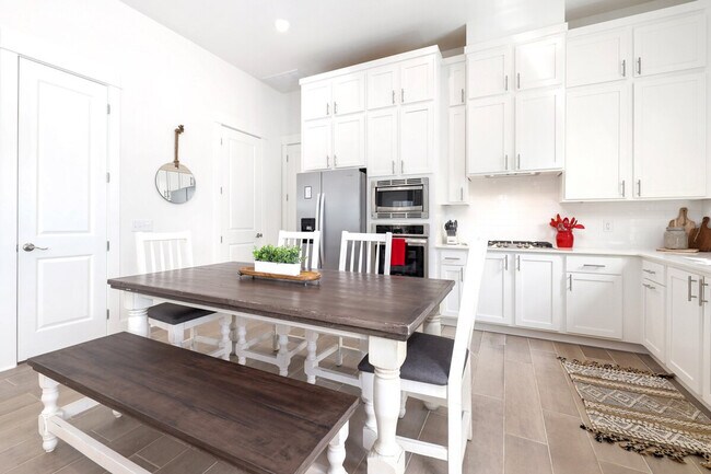 Building Photo - 158 E South St