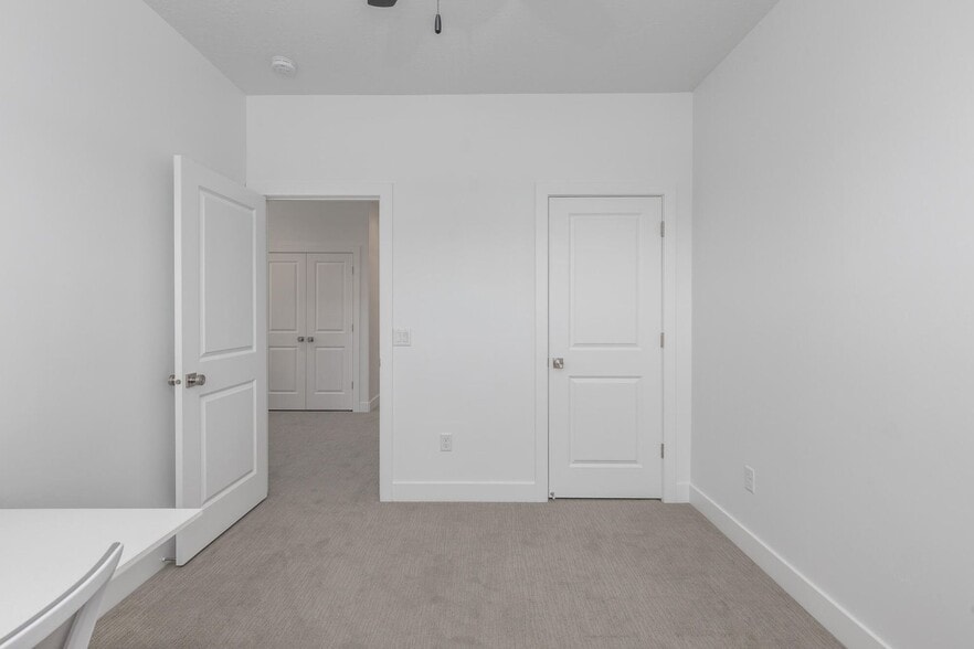 Building Photo - 819 S Black Alder Dr