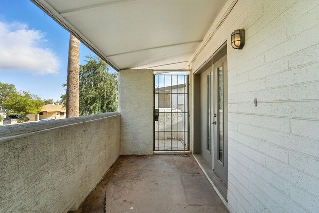 Building Photo - Heart of Phoenix Living – Modern 1BR with ...