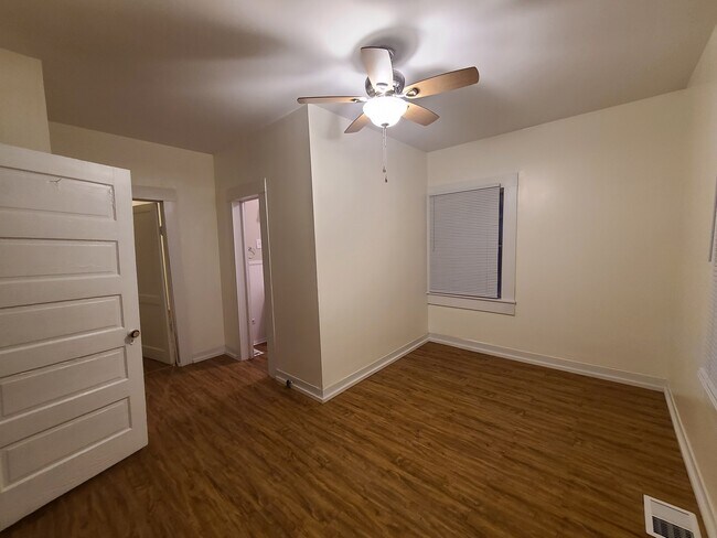 Building Photo - 1921 10th St