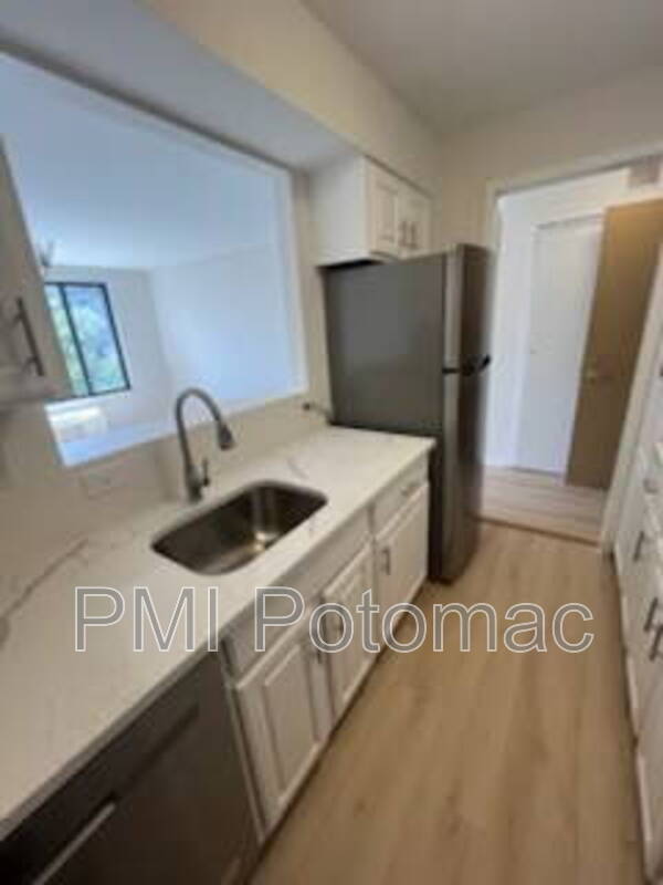 Building Photo - 2501 Calvert St NW