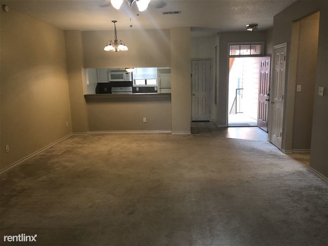 Building Photo - 1 br, 1.5 bath Condo - Oaks of Villa Maria...