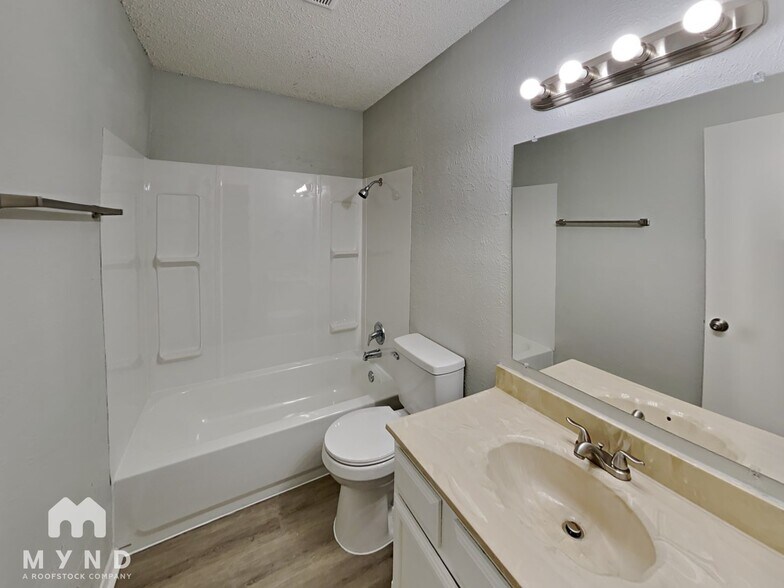 Building Photo - 717 Timberoaks Dr