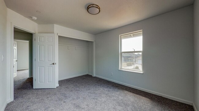 Building Photo - 2352 Karen Ct