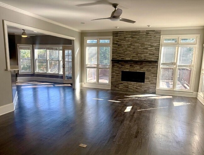 Building Photo - 2745 Lenox Rd NE