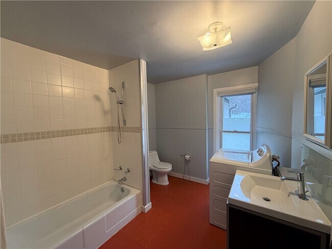 Building Photo - 166 E 3rd St