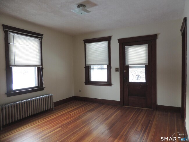 Building Photo - 127 Hosley Ave