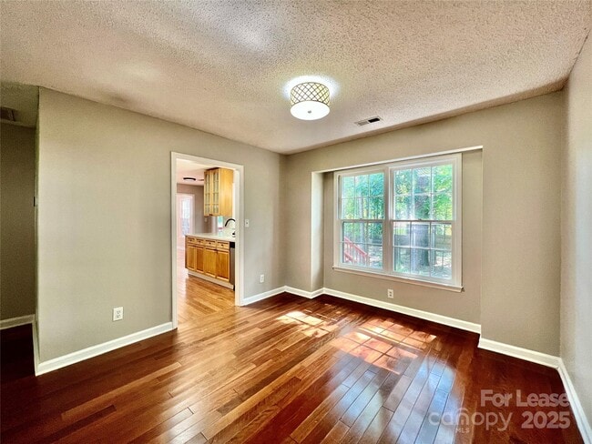Building Photo - 2333 Heathershire Ln
