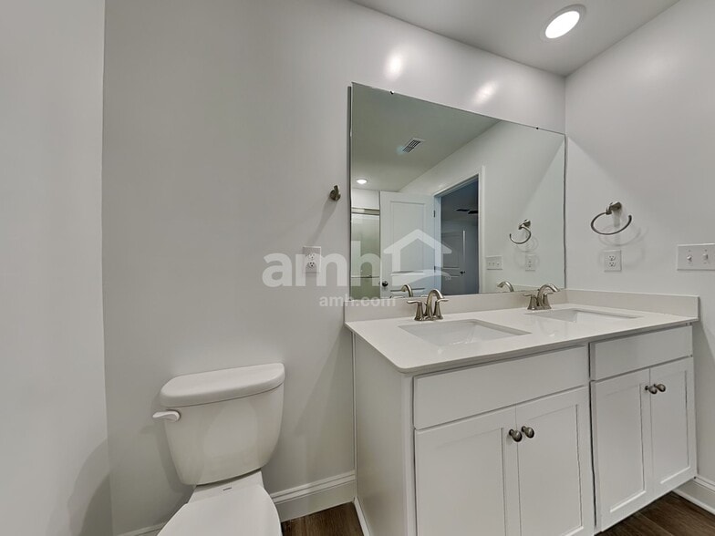 Building Photo - 1155 Livengood Wy