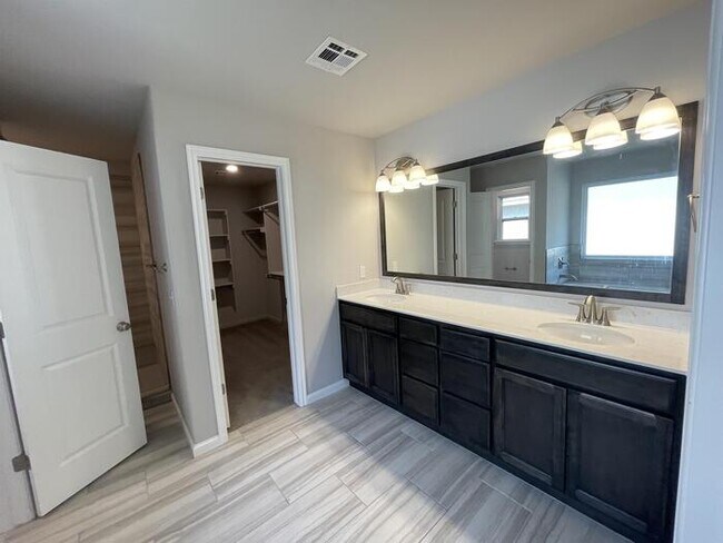 Building Photo - 1105 Osprey Dr