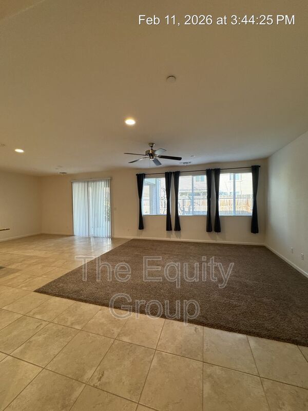 Building Photo - 4418 W Robin Ave