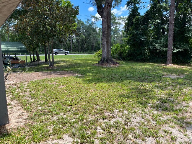 Building Photo - Spacious & Well-Maintained 2 Bedroom Home ...
