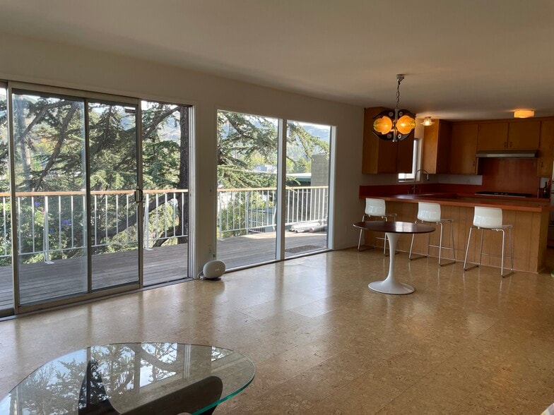 Building Photo - 1827 Oak Tree Dr