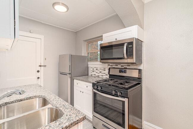 Building Photo - 428 N Park Blvd