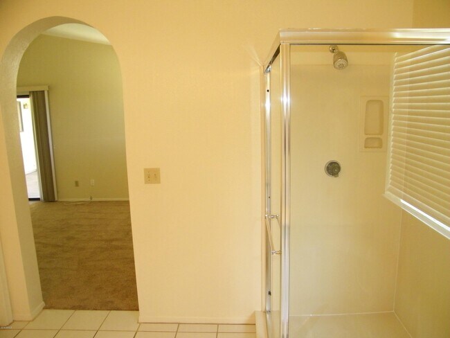 Building Photo - 10533 E Bella Vista Dr