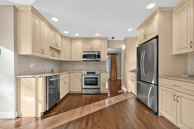 Building Photo - 7 Meadowood Dr