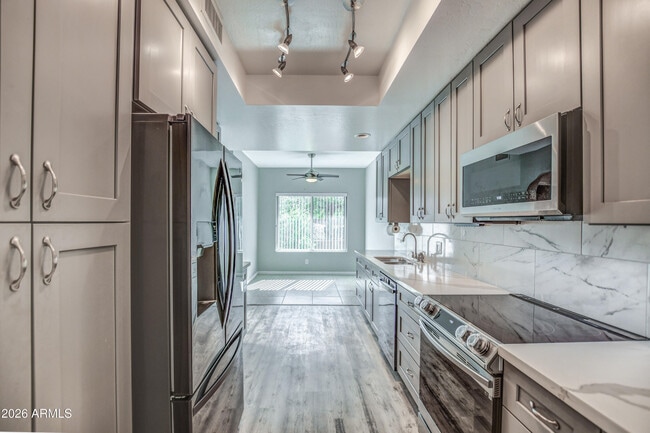 Building Photo - 16518 Lost Arrow Dr