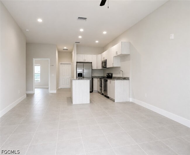 Building Photo - 3313 SW 8th Pl