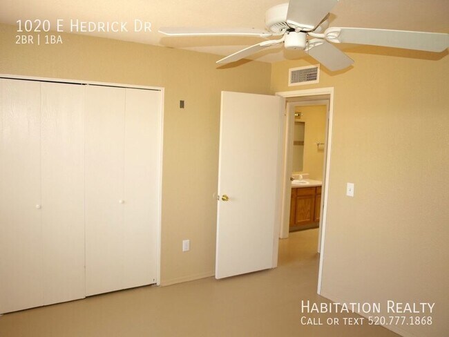 Building Photo - August Pre-Lease!! 2Bed/1Bath Hedrick Acre...