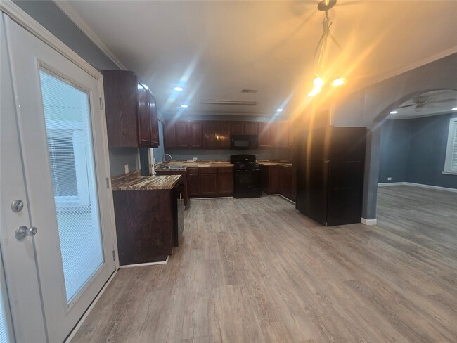 Building Photo - 1905 Oleander