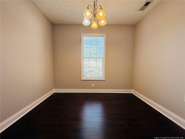 Building Photo - 318 Hawthorn Dr